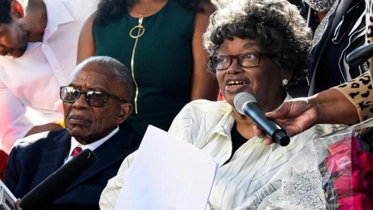 ABD’de beyaz birine yer vermeyi reddeden ilk siyahi Claudette Colvin hayatını kaybetti