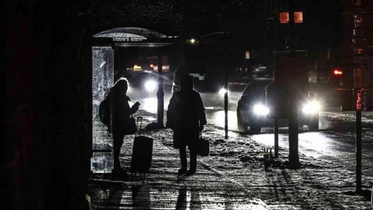 Almanya karanlığa gömüldü: On binlerce haneye elektrik verilmiyor!