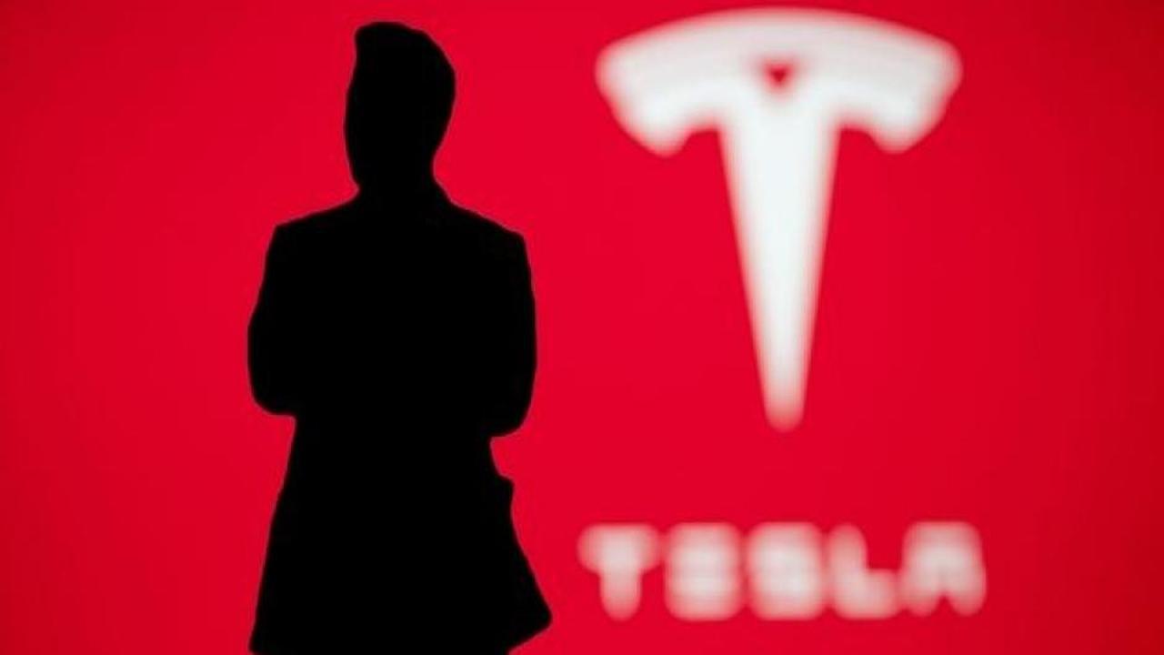 2,4 milyon Tesla araca inceleme başlatıldı
