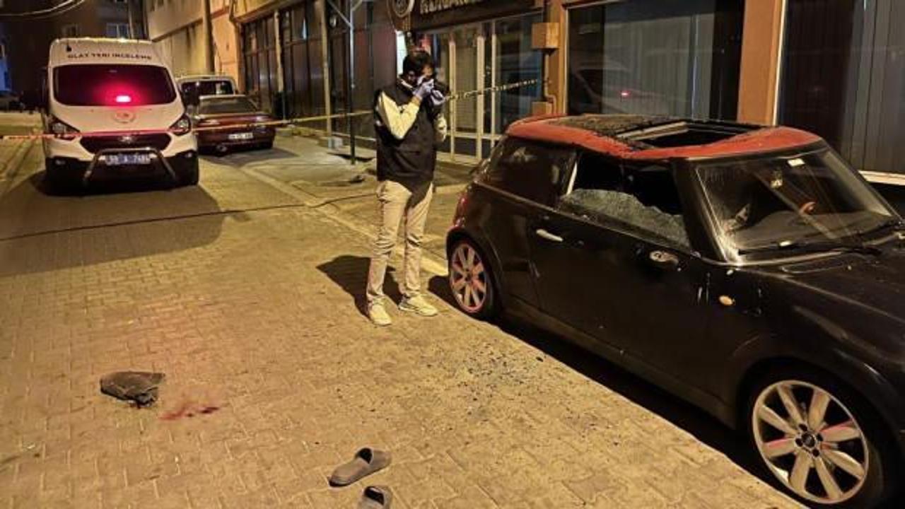 5. kattan düşen genç adamı otomobil kurtardı