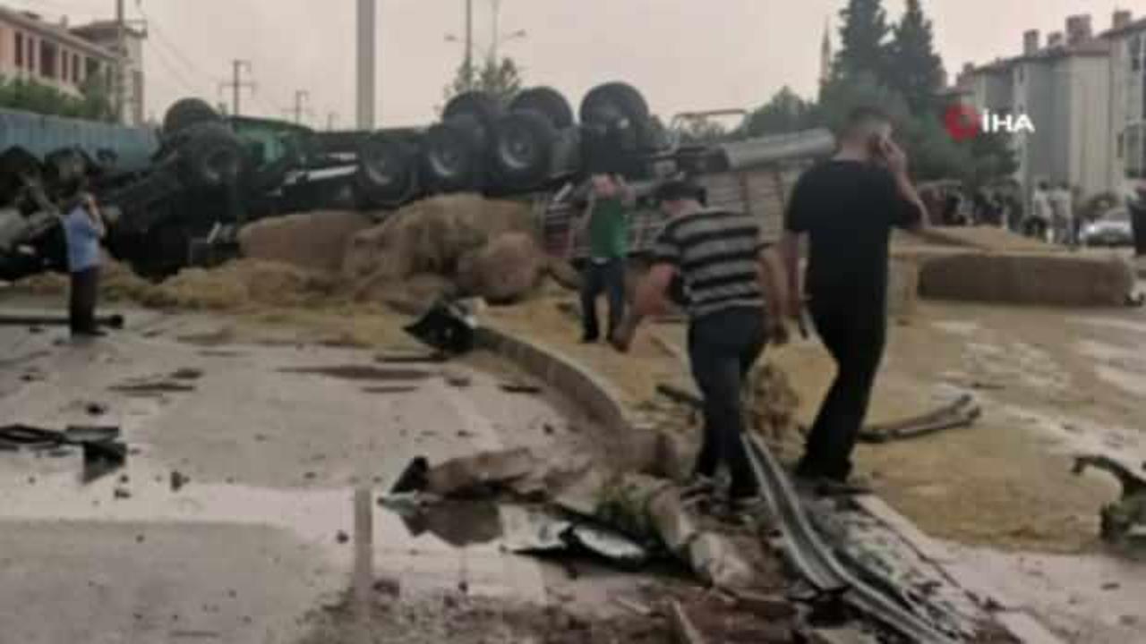 Afyonkarahisar'da 9 araçlık zincirleme kaza: Ölüler ve yaralılar var!