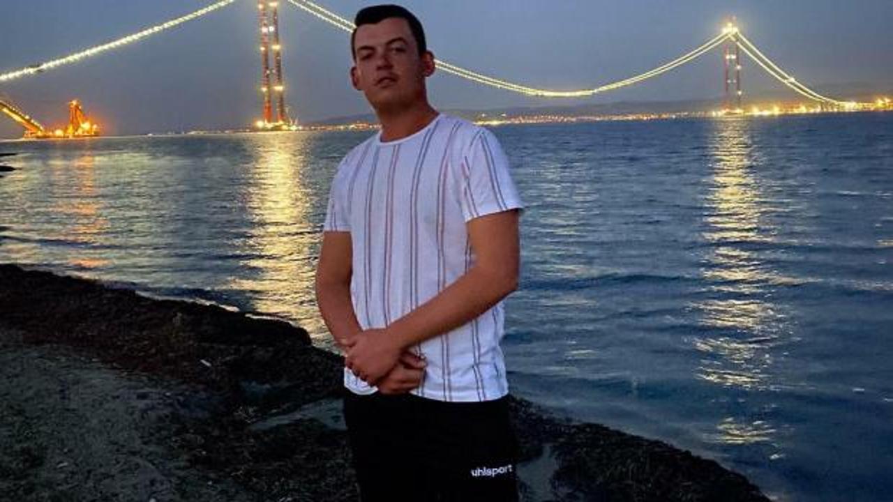 Ağaca çarpan otomobilin sürücüsü öldü