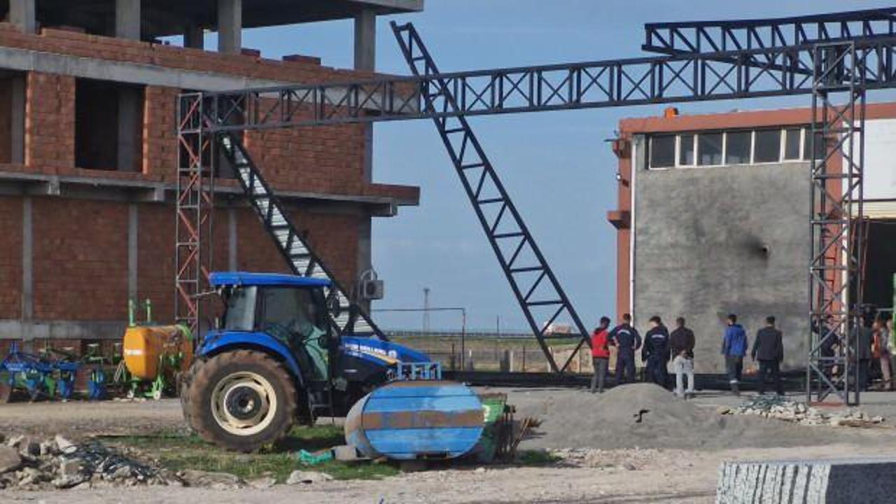 Atölyenin yapım aşamasındaki çatısı çöktü: 1'i ağır, 4 yaralı