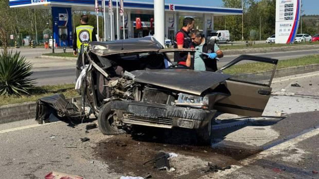 Bartın'da otomobil, kamyona çarptı; sürücü ağır yaralı