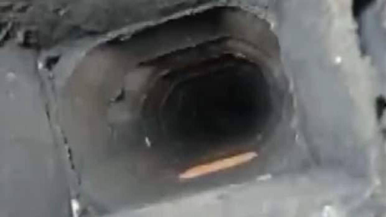 Böyle ev sahibi düşman başına! Evden çıksın diye baca deliğinden horon dinletti