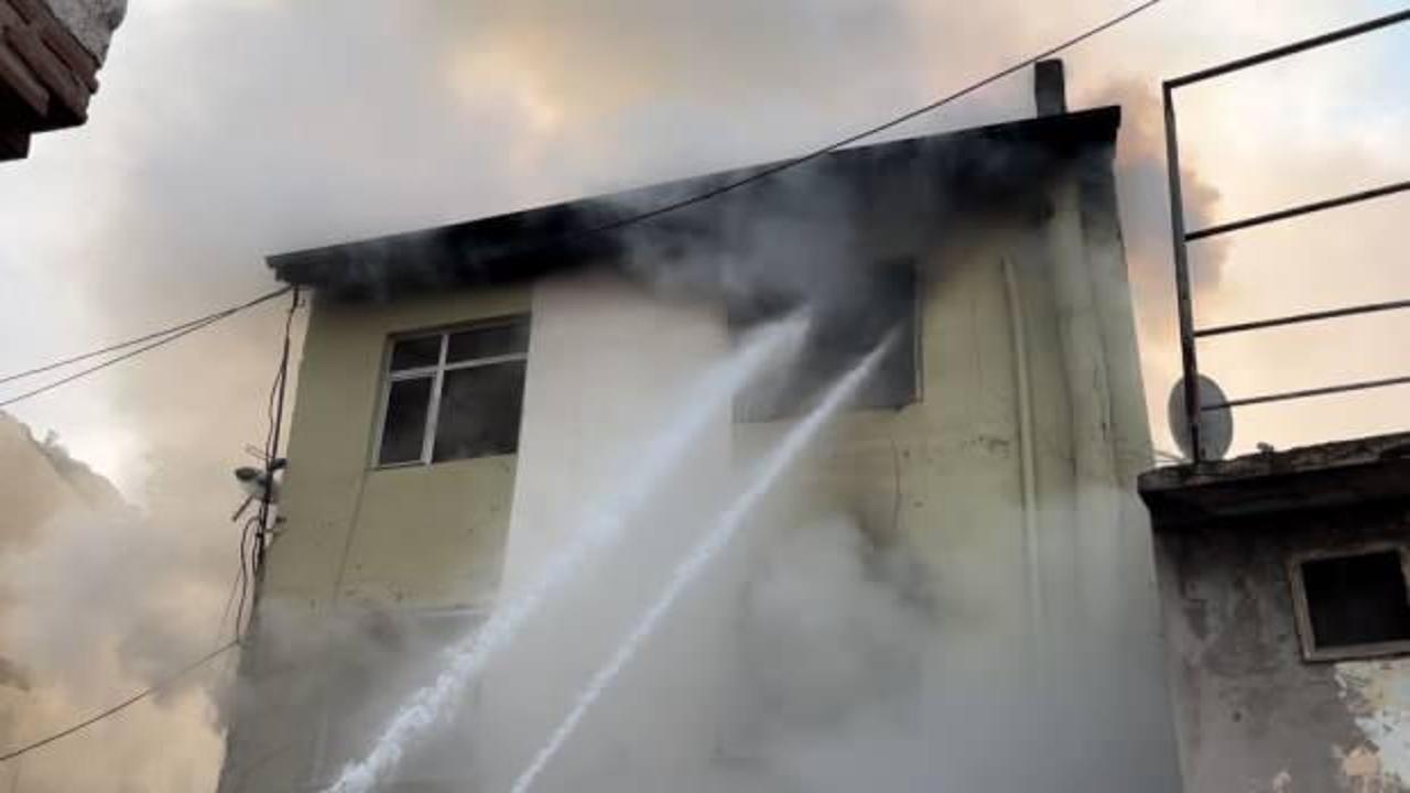 Bursa'da yangın paniği: 3 katlı bina küle döndü!
