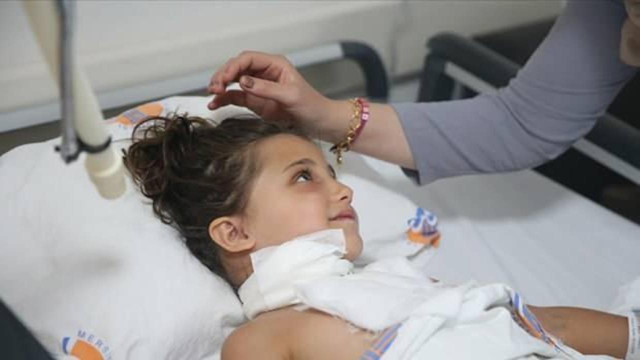 Çenesine saplanan demir korkuluktan zorlu ameliyatla kurtuldu