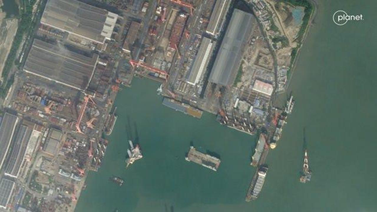 Çin'in yeni silahı uydu görüntülerinde... CNN ifşa etti