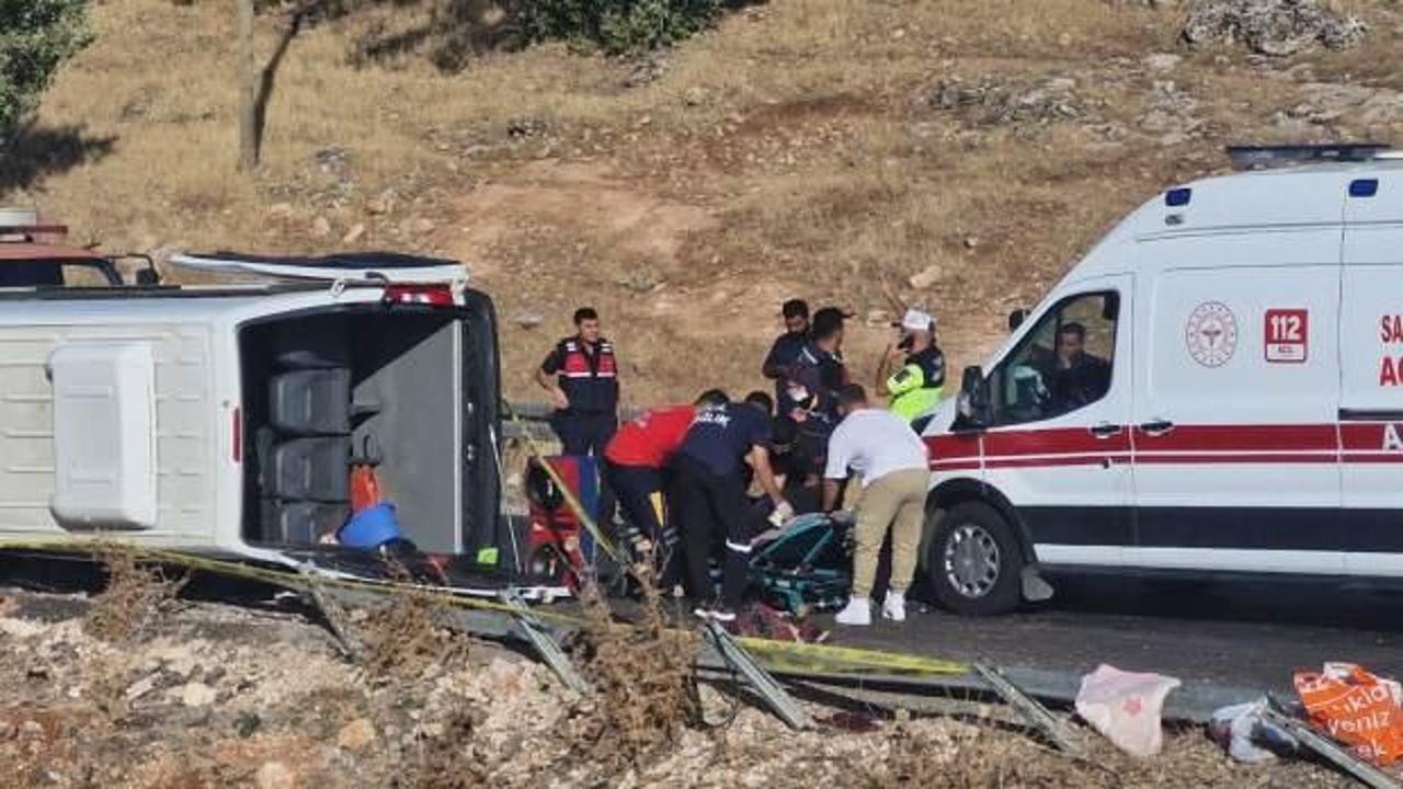 Diyarbakır'da minibüs devrildi: 1 ölü, 3'ü ağır 16 yaralı