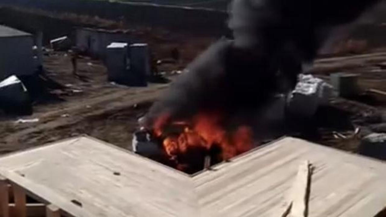 Elazığ’da park halindeki araç alev alev yandı