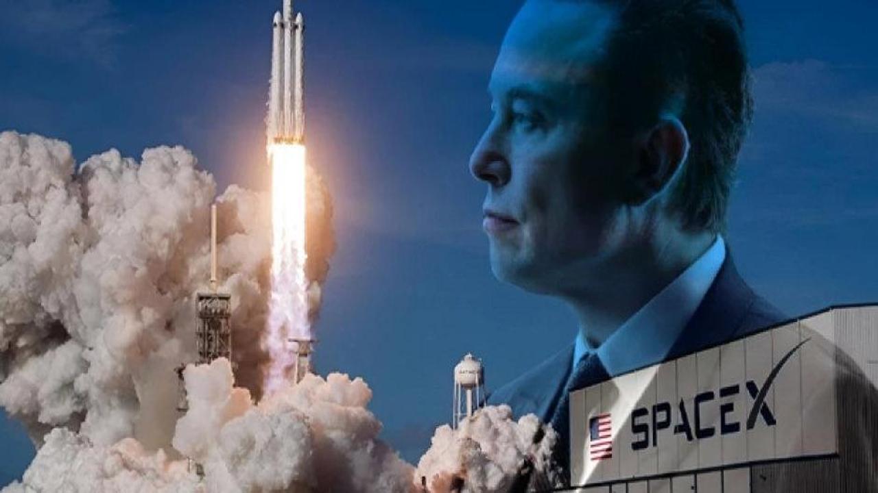 Elon Musk rotayı değiştirdi: Mars'a değil, Ay'a gidecek!