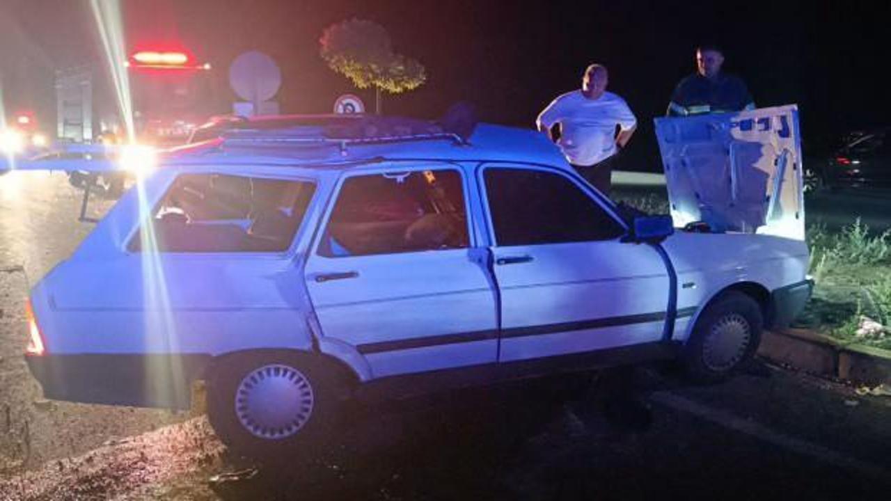 iki otomobil çarpıştı: 2 kişi hayatını kaybetti