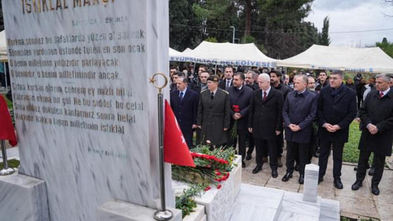 İstiklal şairi Mehmet Akif Ersoy vefatının 89. yılında kabri başında dualarla anıldı