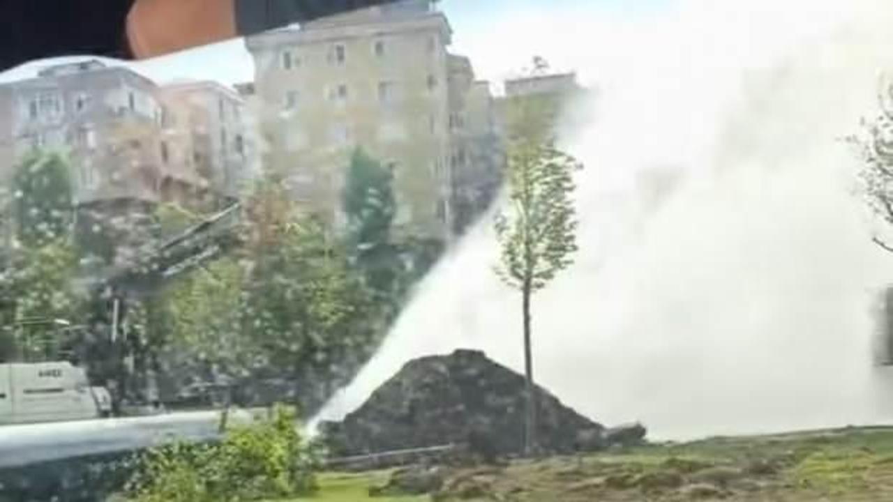 Kağıthane'de İSKİ çalışmasında isale borusu patladı! Metrelerce su fışkırdı