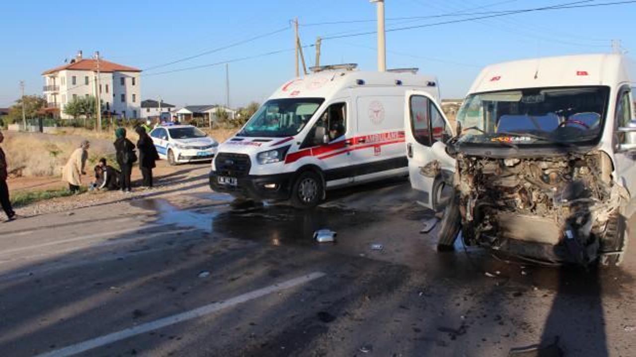 Öğrenci servisi ile TIR çarpıştı :11 yaralı