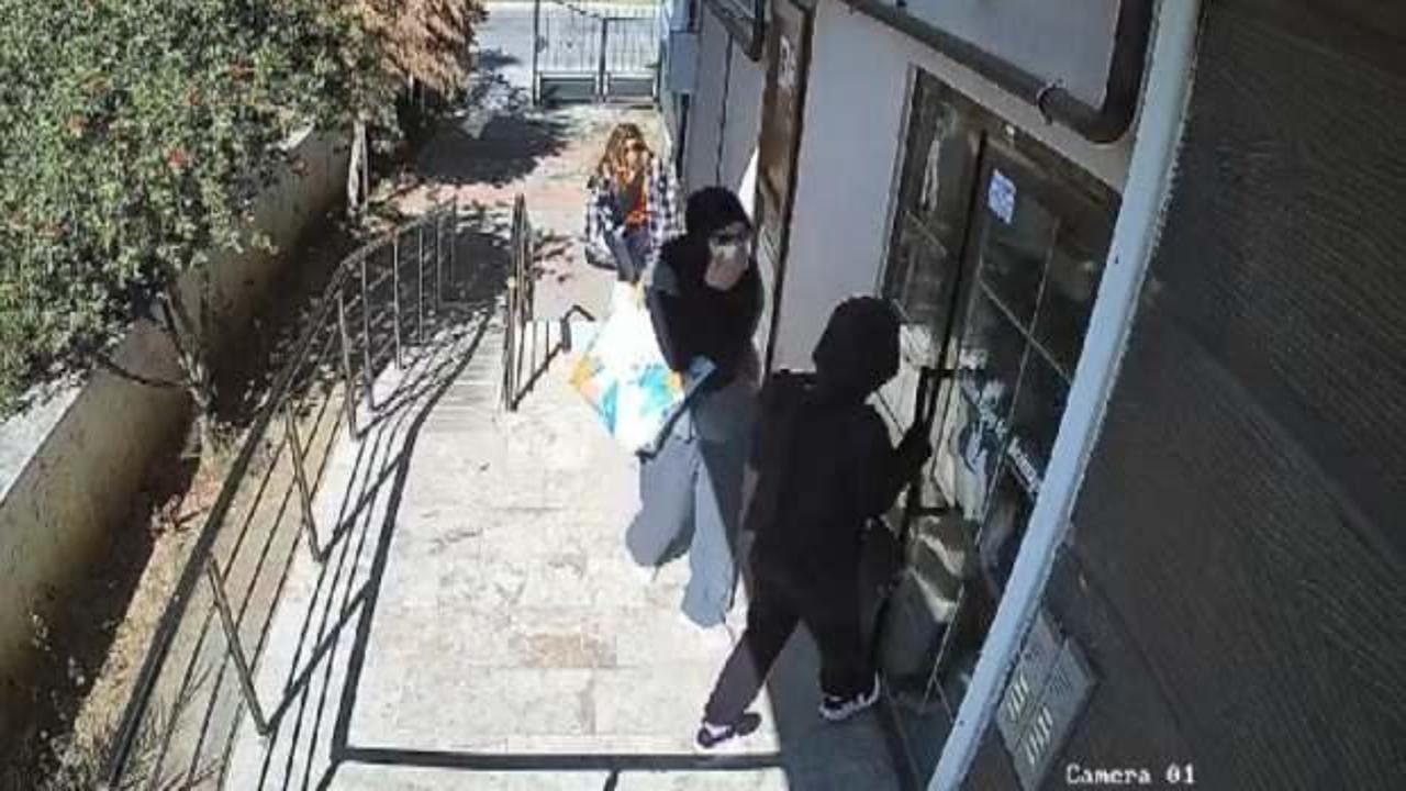 Plastik şişe ile kapıları açıp, evleri böyle soyuyorlardı