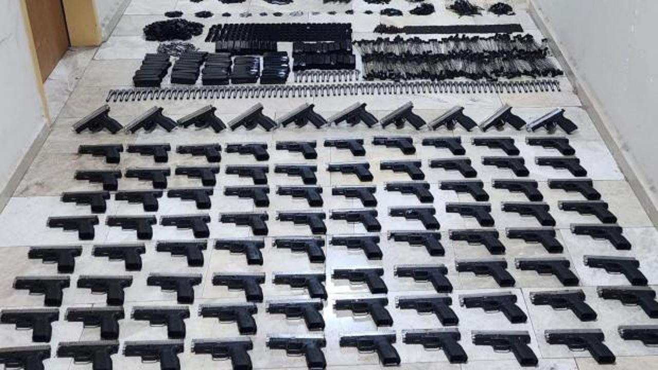 Polisin durdurduğu otomobilden cephanelik ele geçirildi