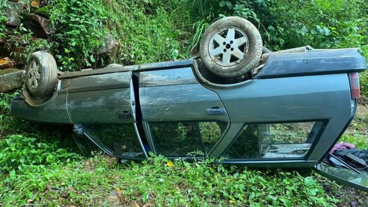 Rize'de freni boşalan otomobil, yamaca çarpıp takla attı: 3 yaralı