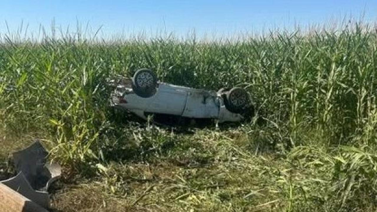 Şanlıurfa'da otomobil, tarlaya devrildi; 1 ölü, 1 yaralı