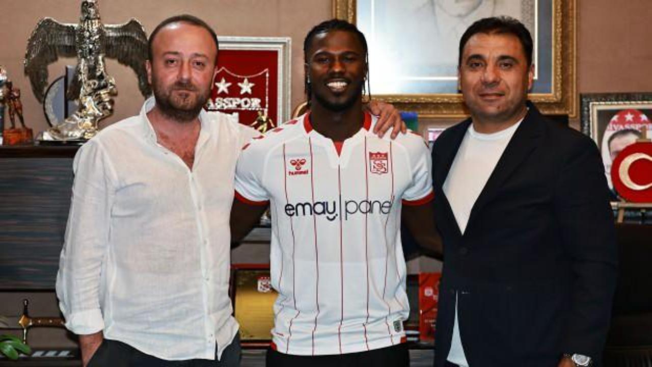 Sivasspor'dan gece yarısı transferi! 2 yıllık imza...