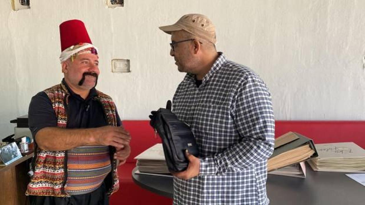 Suriyeli şerbetçi içi para dolu bulduğu çantayı sahibine teslim etti