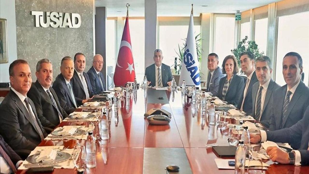 Ticaret Bakanı Bolat, TÜSİAD'ı ziyaret etti