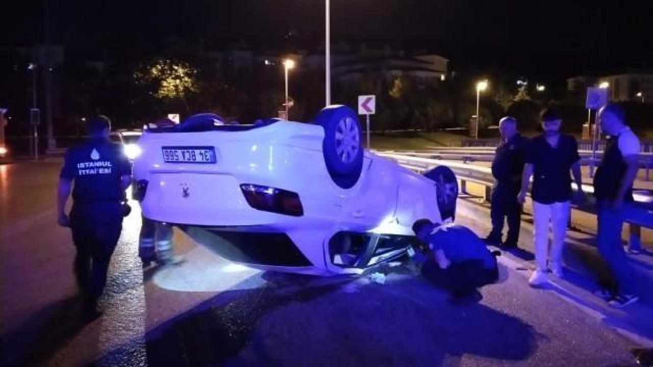 Ümraniye'de kontrolden çıkan otomobil takla attı