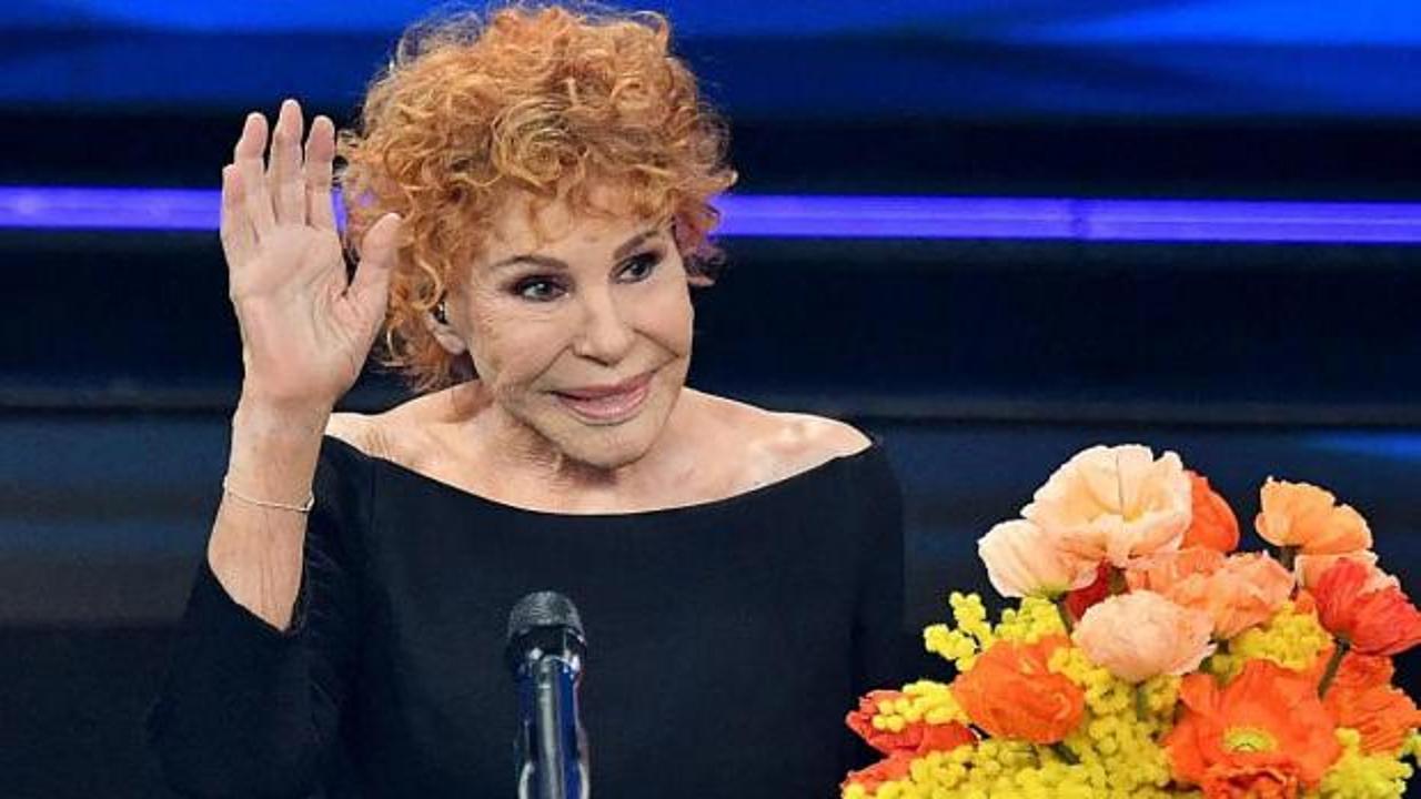 Ünlü şarkıcı hayatını kaybetti