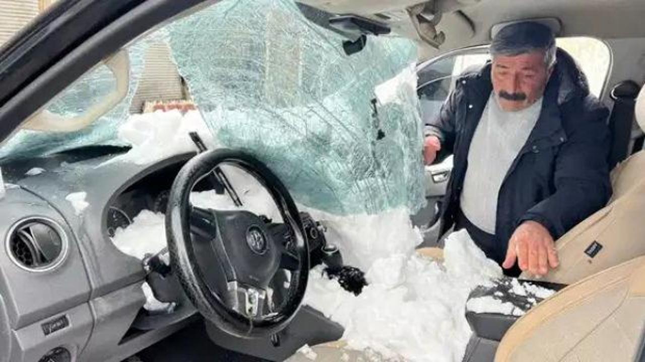 Üst geçitteki kar, aracın üzerine düştü: 1 yaralı!