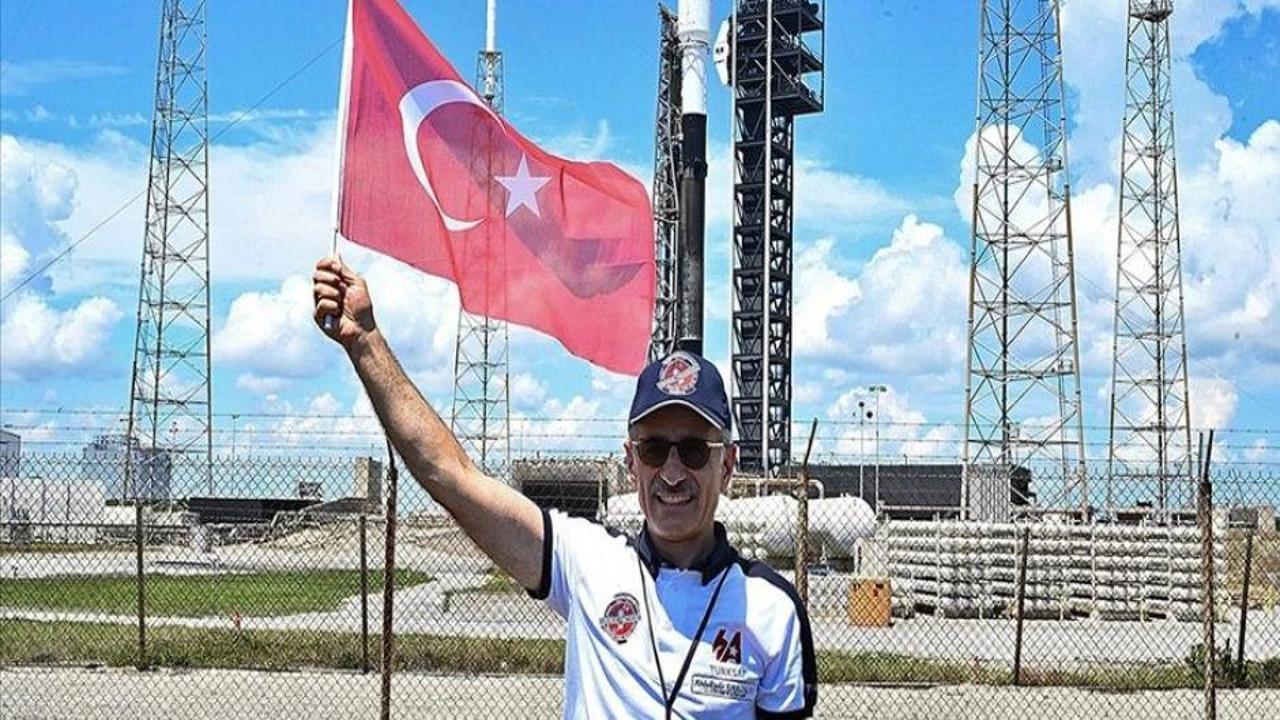 Uzayda testleri süren Türksat 6A'nın ekimde yörüngesine gönderilmesi planlanıyor