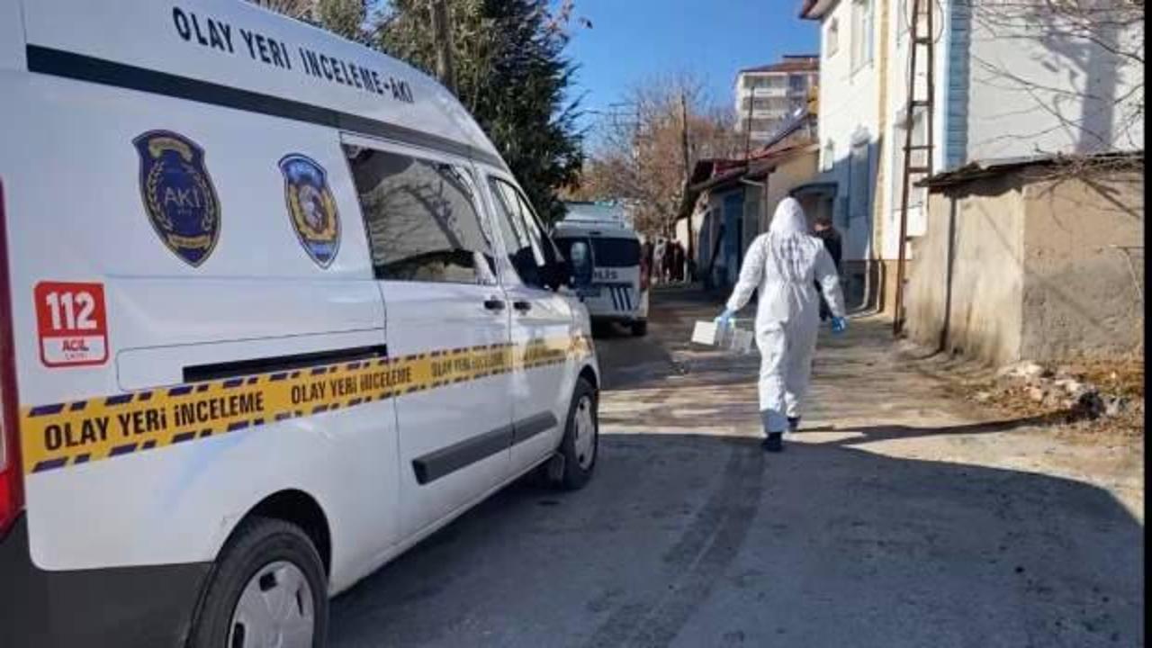 Yalnız yaşadığı evinde ölü bulundu